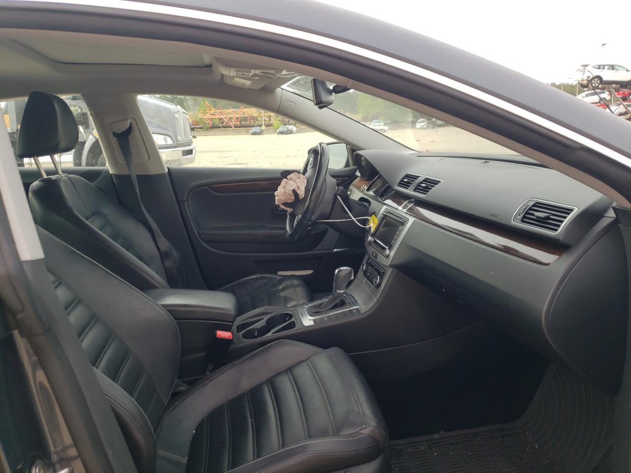 Photo 5 from auction – 2012 VOLKSWAGEN CC VR6 4MO with VIN WVWGU7AN3CE547051