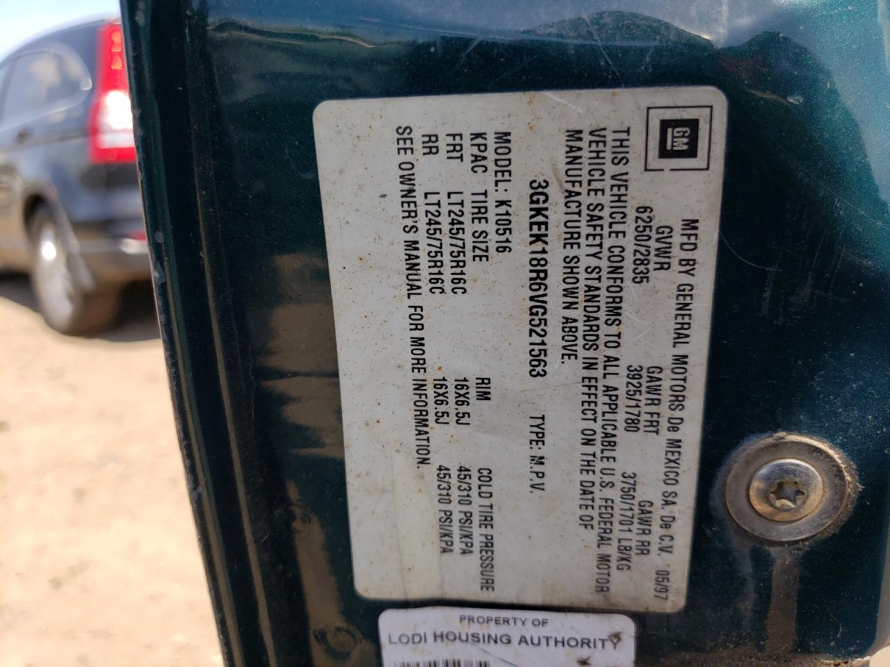 Photo 10 from auction – 1997 GMC YUKON with VIN 3GKEK18R6VG521563