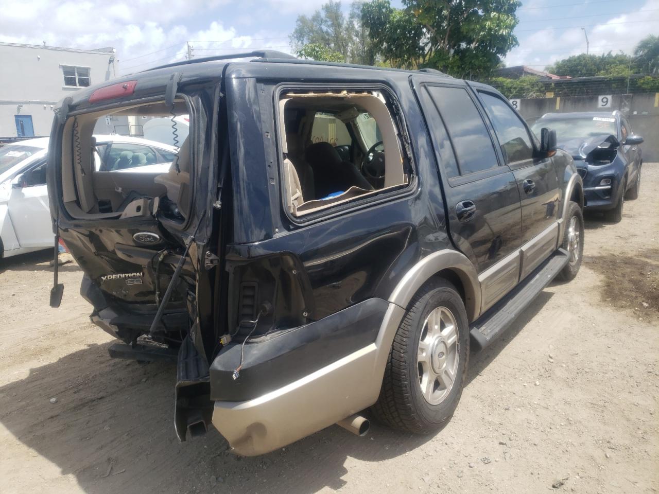 Photo 4 from auction – 2003 FORD EXPEDITION with VIN 1FMFU17L73LB55373