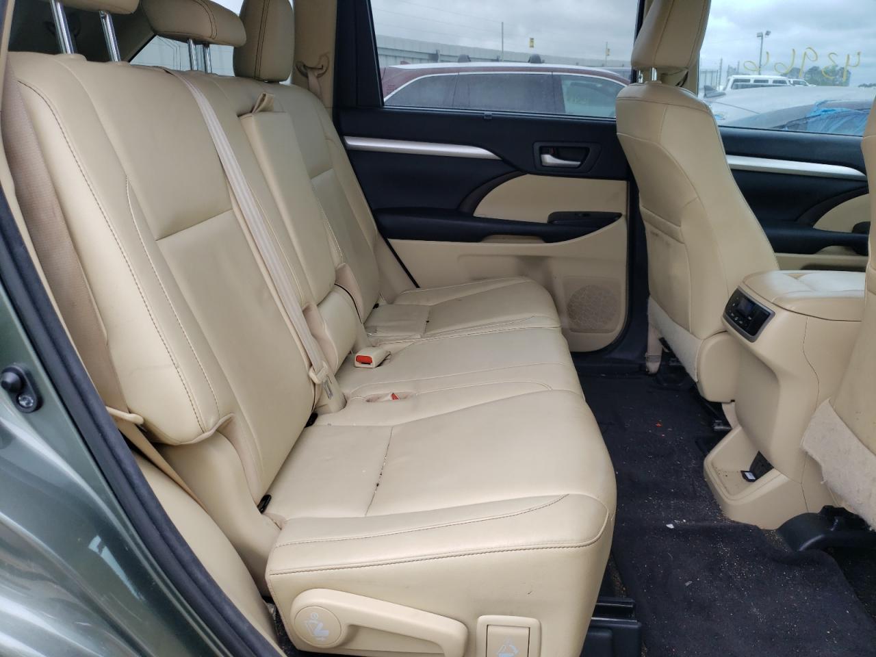 Photo 6 from auction – 2017 TOYOTA HIGHLANDER with VIN 5TDKZRFH9HS207544