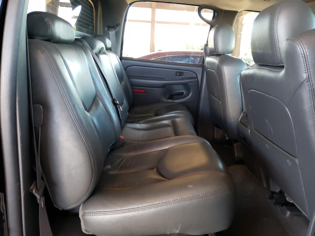Photo 6 from auction – 2004 CHEVROLET AVALANCHE with VIN 3GNEK12T74G130993