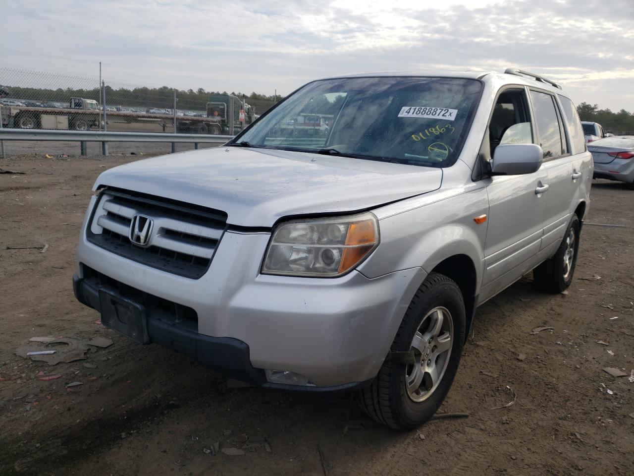 Photo 2 from auction – 2006 HONDA PILOT EX with VIN 5FNYF18766B011863