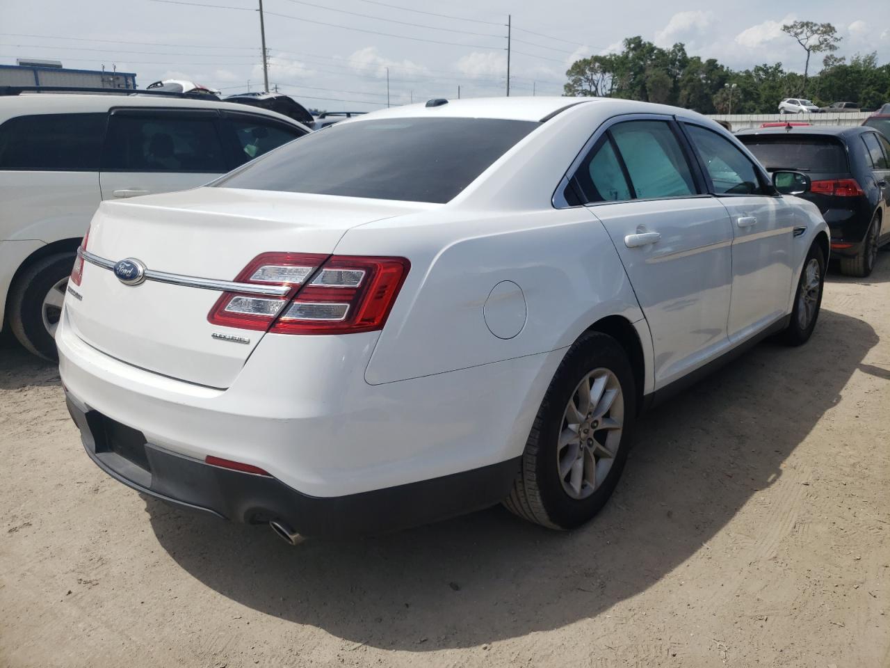 Photo 4 from auction – 2014 FORD TAURUS SE with VIN 1FAHP2D87EG115810