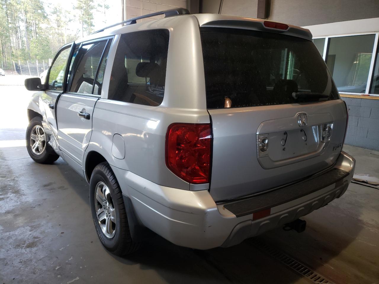 Photo 3 from auction – 2004 HONDA PILOT EXL with VIN 2HKYF18764H557447