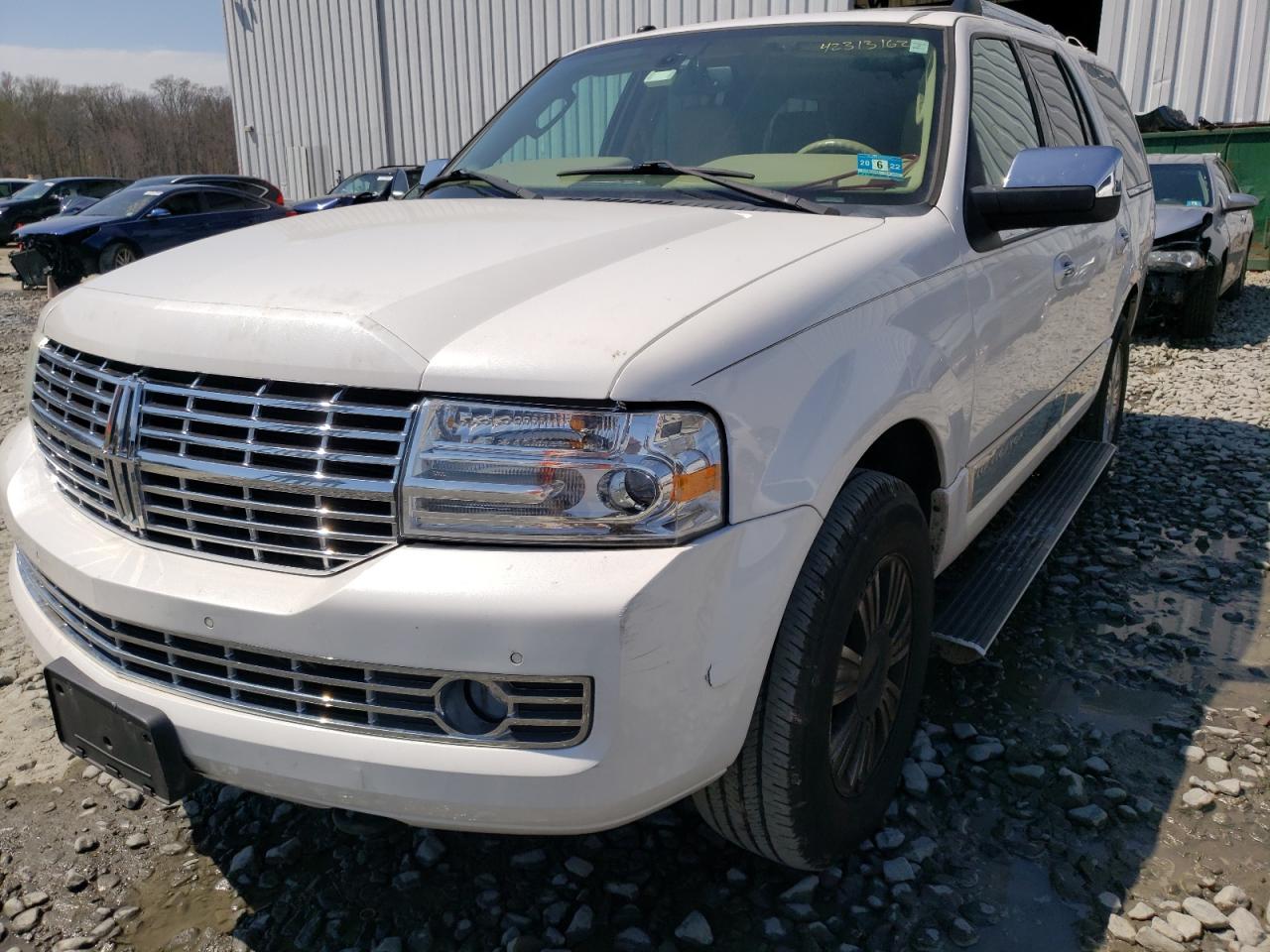 Photo 9 from auction – 2010 LINCOLN NAVIGATOR with VIN 5LMJJ2J52AEJ08916