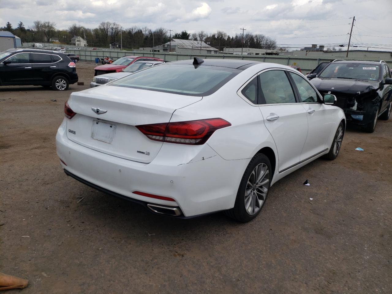 Photo 4 from auction – 2015 HYUNDAI GENESIS 3. with VIN KMHGN4JE2FU065043