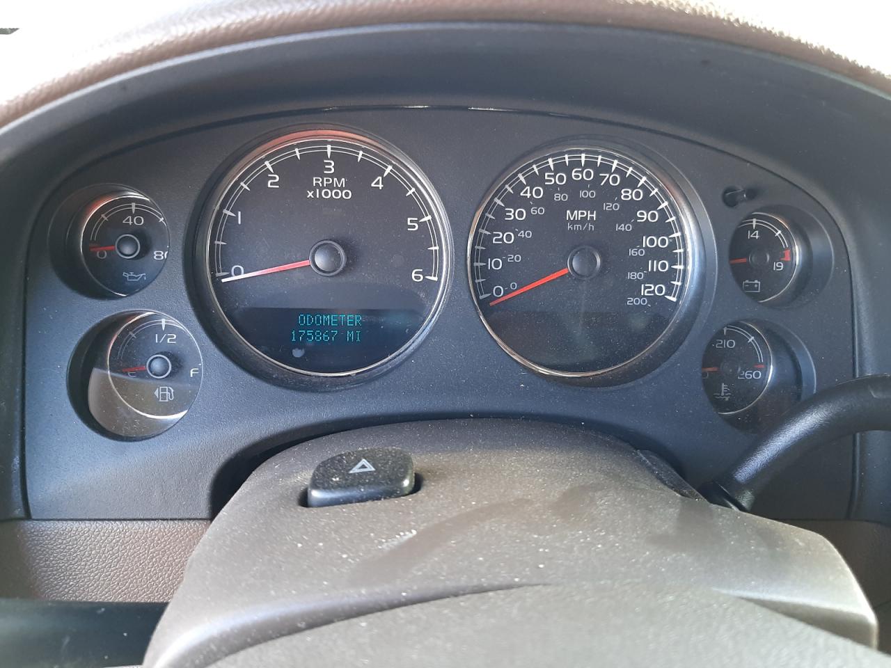 Photo 8 from auction – 2007 GMC YUKON with VIN 1GKFC13097R361191