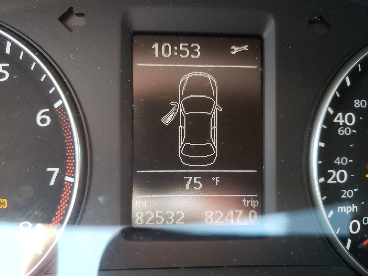 Photo 8 from auction – 2014 VOLKSWAGEN PASSAT SE with VIN 1VWBP7A37EC006211