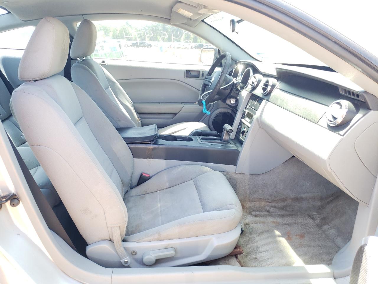 Photo 5 from auction – 2005 FORD MUSTANG with VIN 1ZVFT80N855124763