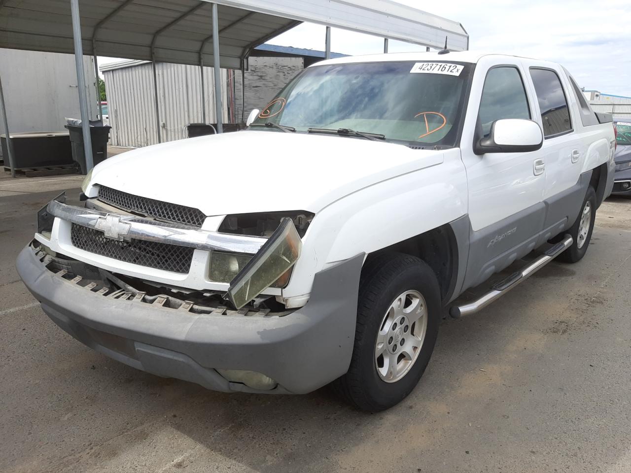 Photo 2 from auction – 2002 CHEVROLET AVALANCHE with VIN 3GNEK13T82G313668