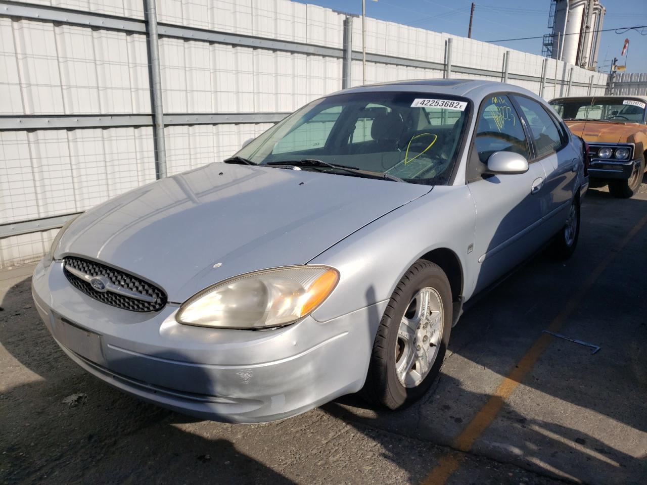 Photo 2 from auction – 2000 FORD TAURUS SEL with VIN 1FAFP56S3YG192311
