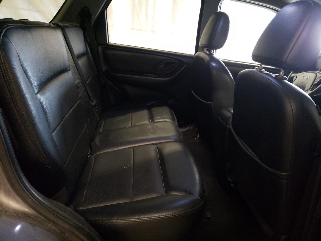 Photo 6 from auction – 2006 FORD ESCAPE LIM with VIN 1FMCU94106KD09369