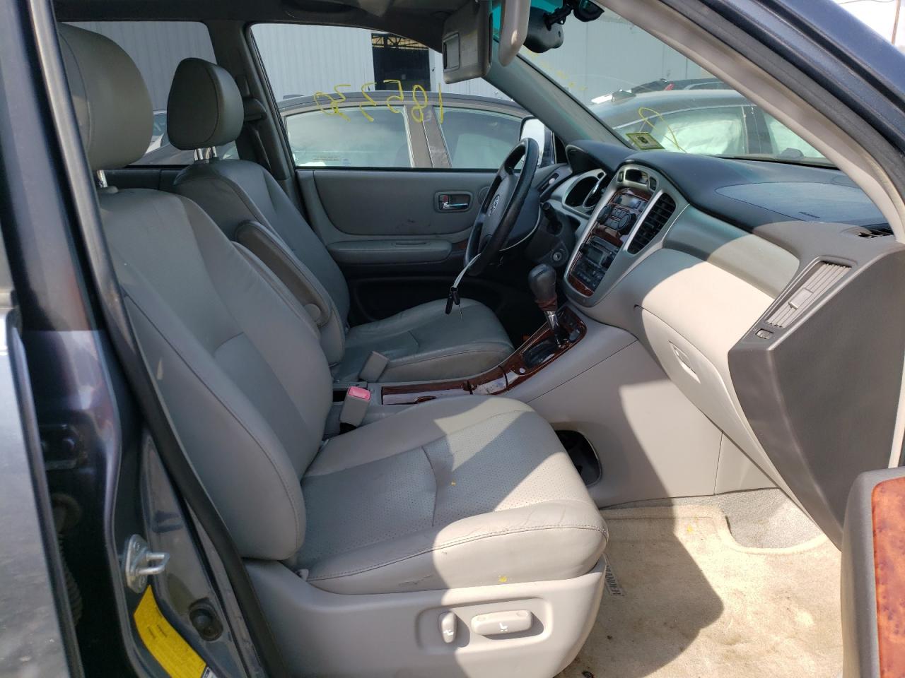 Photo 5 from auction – 2005 TOYOTA HIGHLANDER with VIN JTEEP21A750098578