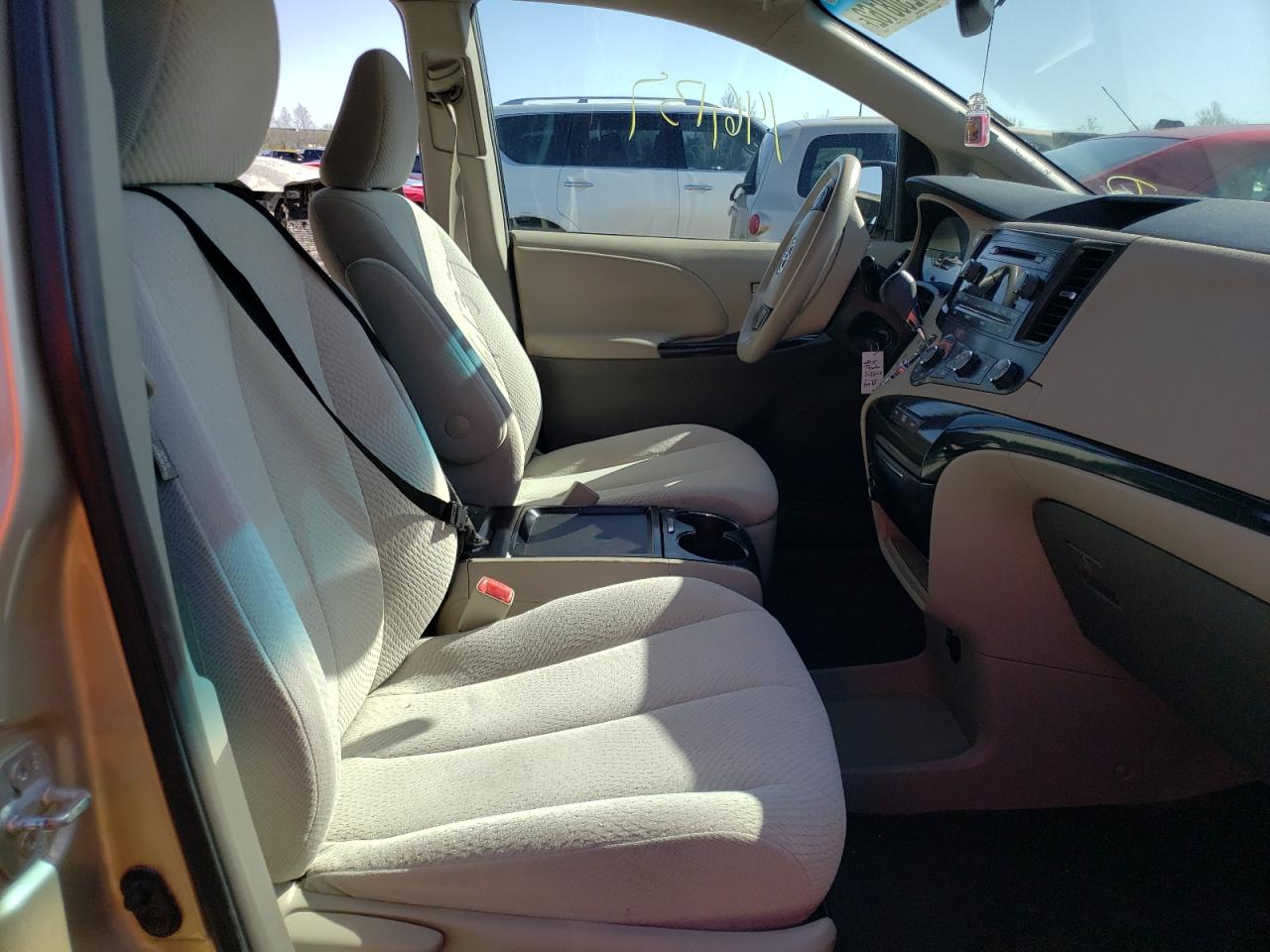 Photo 5 from auction – 2011 TOYOTA SIENNA LE with VIN 5TDKK3DC0BS034318