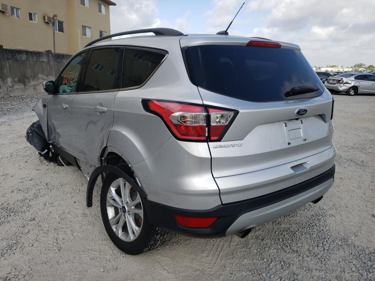 Photo 3 from auction – 2018 FORD ESCAPE SE with VIN 1FMCU9GD8JUD33163