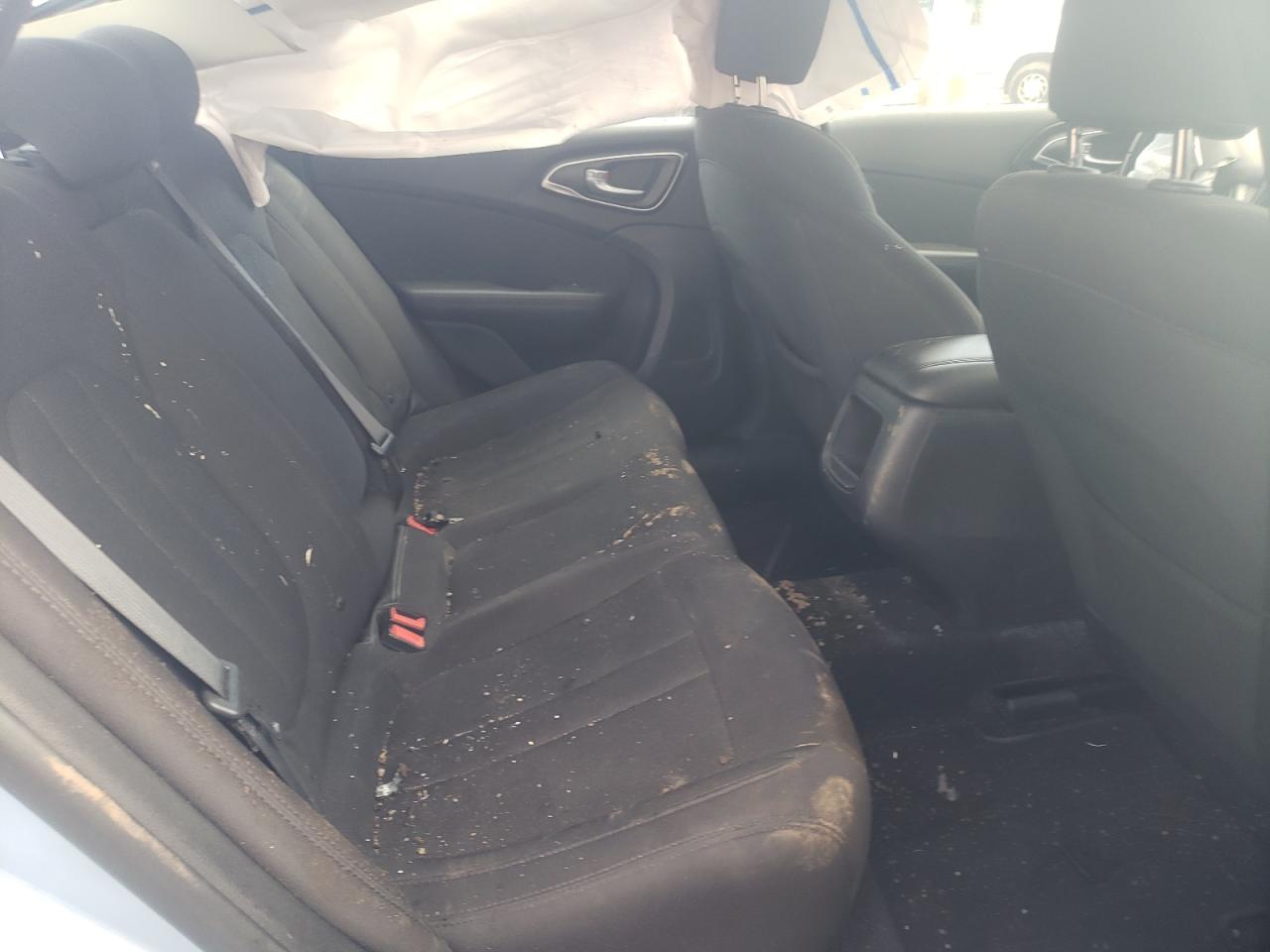 Photo 6 from auction – 2015 CHRYSLER 200 LIMITE with VIN 1C3CCCAB5FN708315