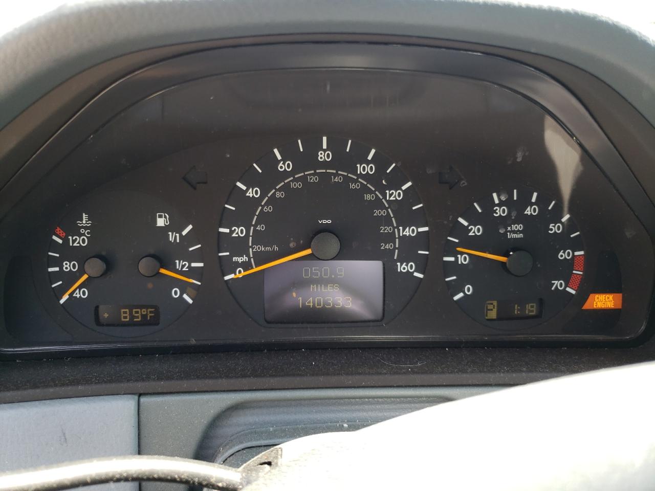 Photo 8 from auction – 2000 MERCEDES-BENZ E 320 4MAT with VIN WDBJF82G0YX028426