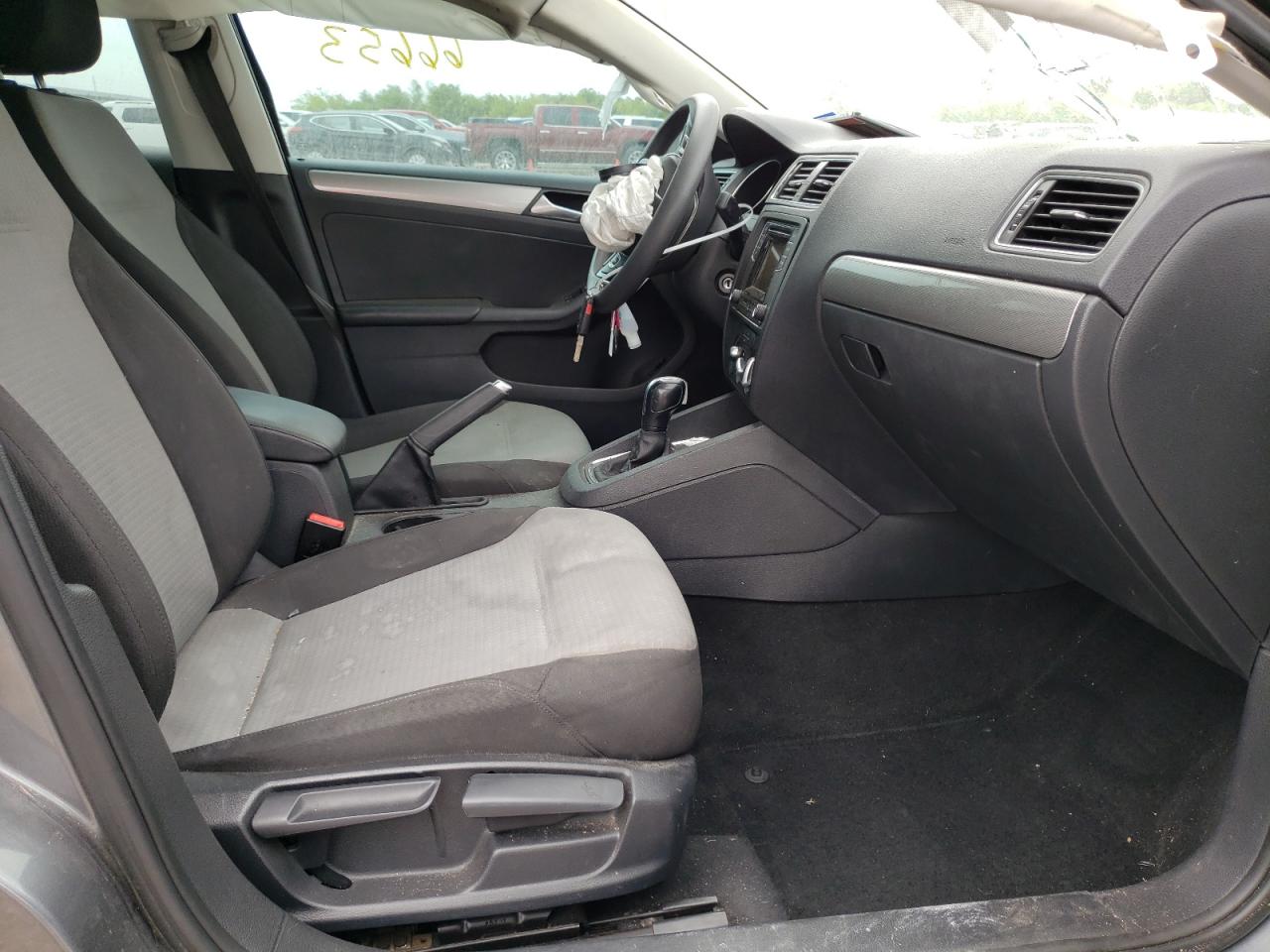 Photo 5 from auction – 2018 VOLKSWAGEN JETTA S with VIN 3VW2B7AJ8JM258717