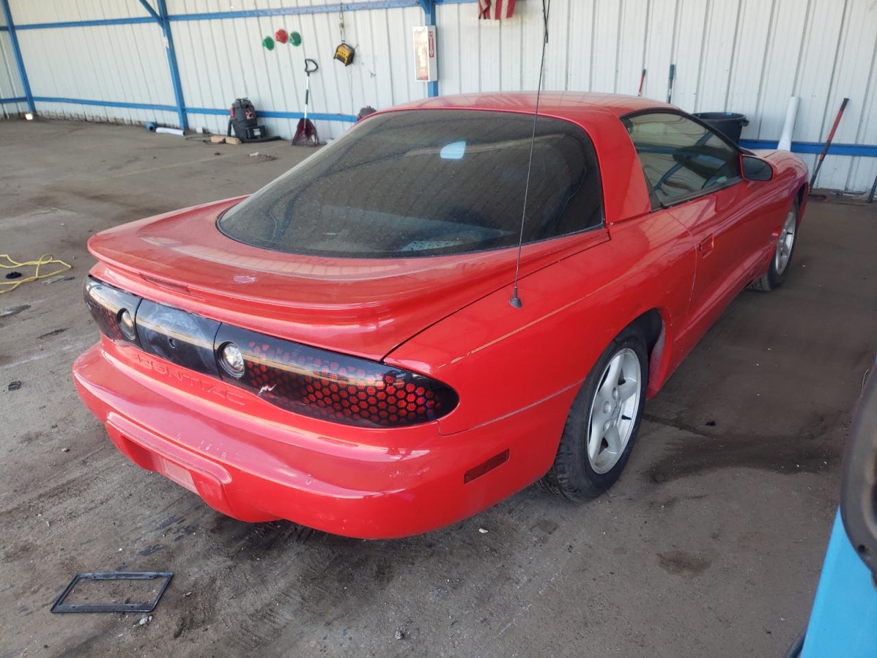 Photo 4 from auction – 1998 PONTIAC FIREBIRD with VIN 2G2FS22K6W2207549