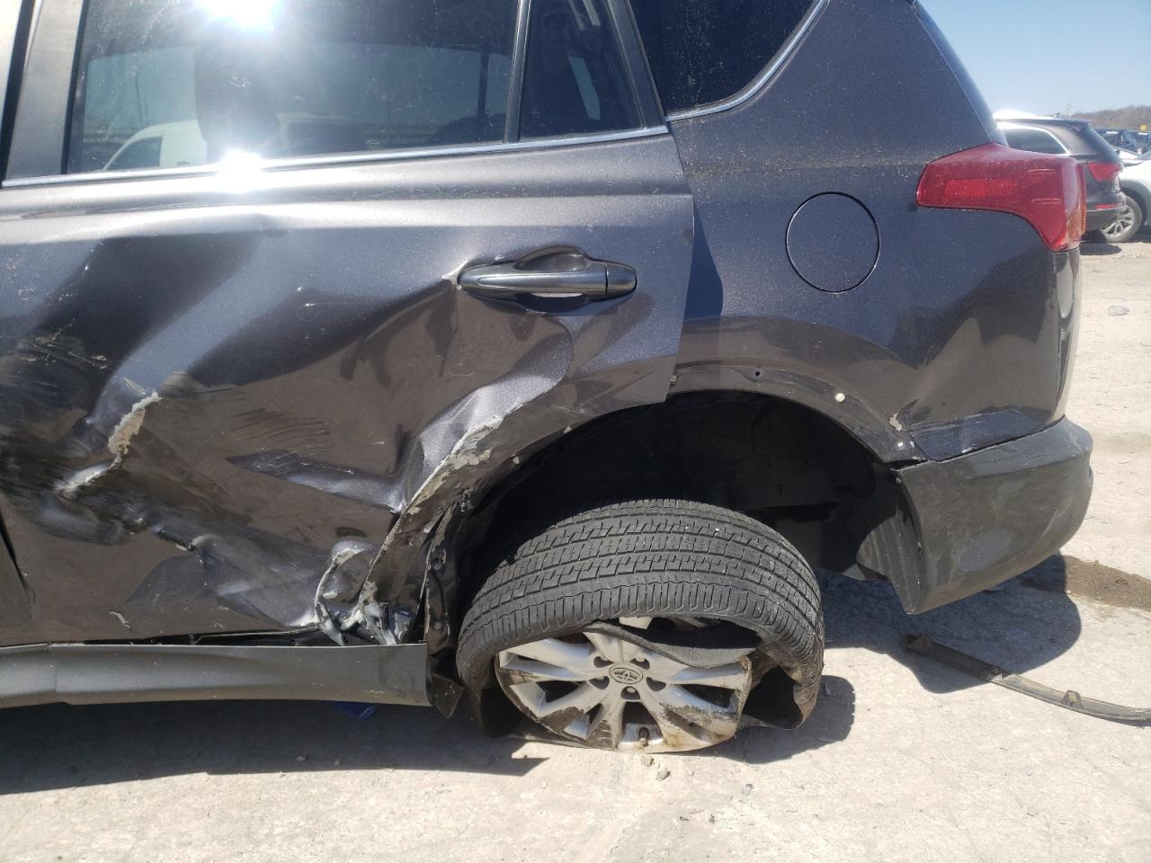 Photo 10 from auction – 2015 TOYOTA RAV4 LIMIT with VIN 2T3YFREV5FW160552