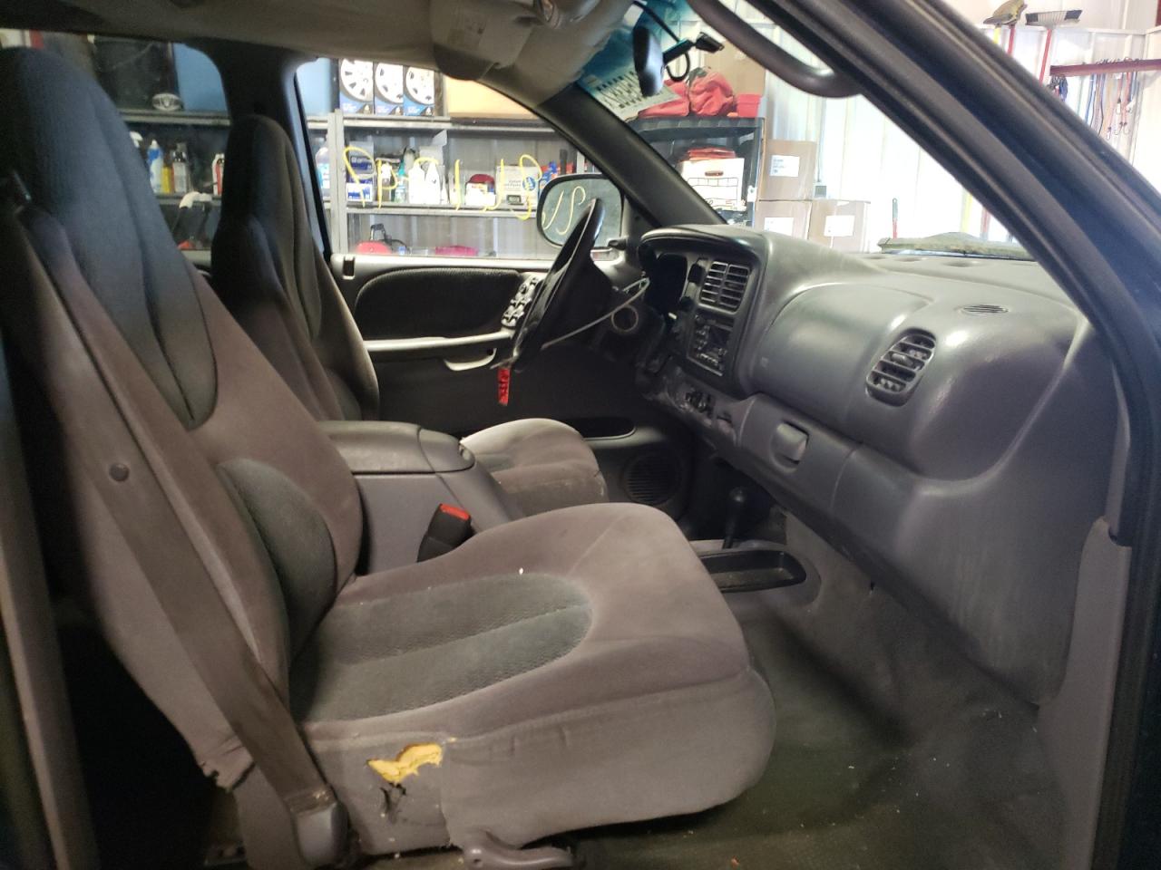 Photo 5 from auction – 2000 DODGE DURANGO with VIN 1B4HS28N1YF129153
