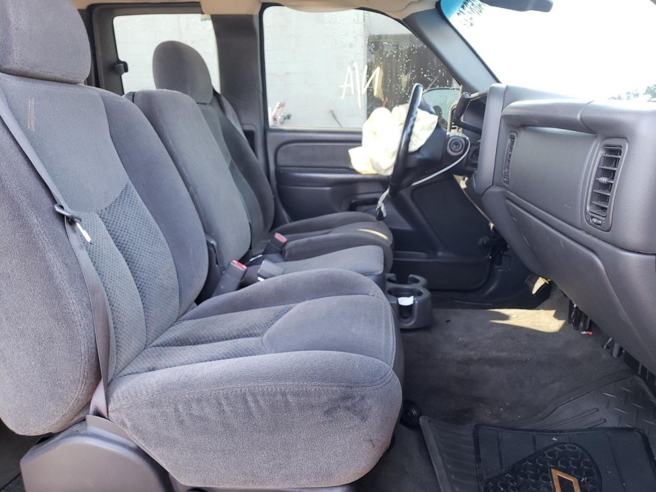 Photo 5 from auction – 2005 CHEVROLET SILVERADO with VIN 1GCEK19BX5E267375