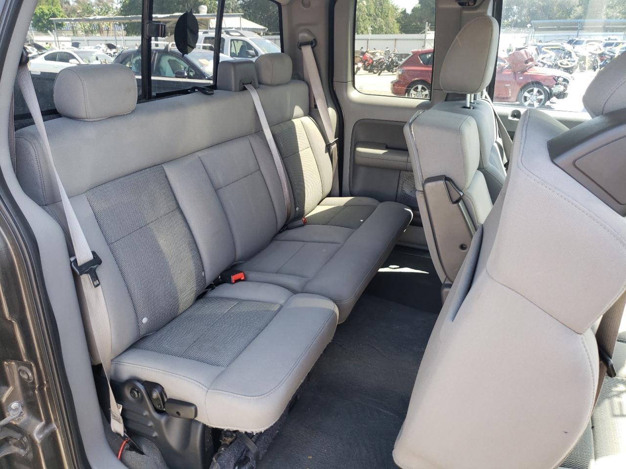 Photo 6 from auction – 2005 FORD F150 with VIN 1FTVX12575NA83789