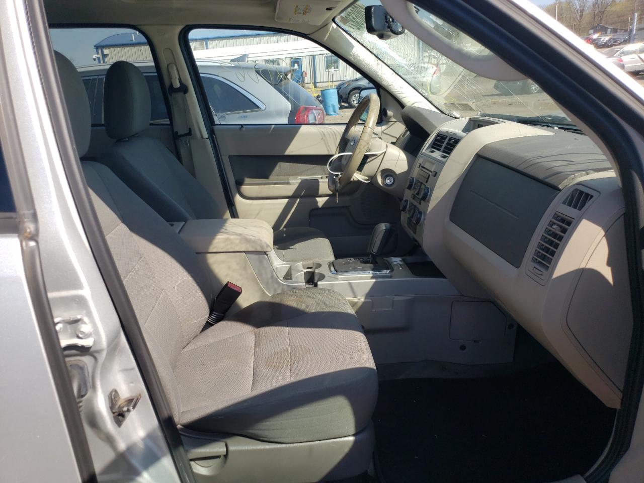 Photo 5 from auction – 2009 FORD ESCAPE XLT with VIN 1FMCU93799KB28104