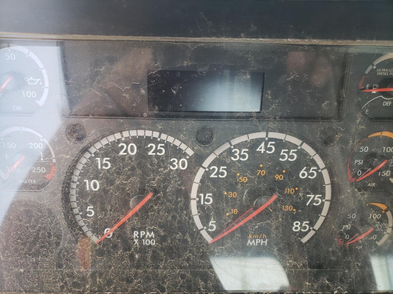 Photo 8 from auction – 2018 FREIGHTLINER CASCADIA 1 with VIN 3AKJGEDV2JSJN5438