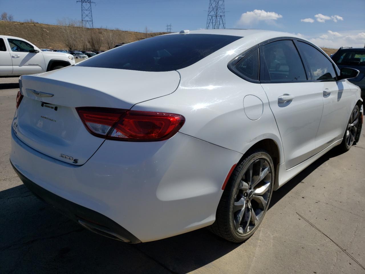 Photo 4 from auction – 2015 CHRYSLER 200 S with VIN 1C3CCCDG3FN553402