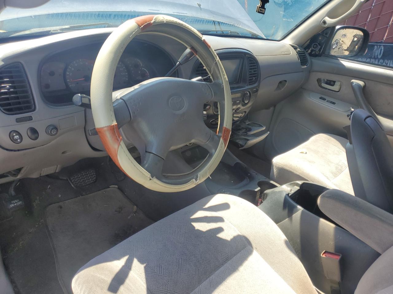 Photo 9 from auction – 2001 TOYOTA SEQUOIA SR with VIN 5TDZT34A21S017464