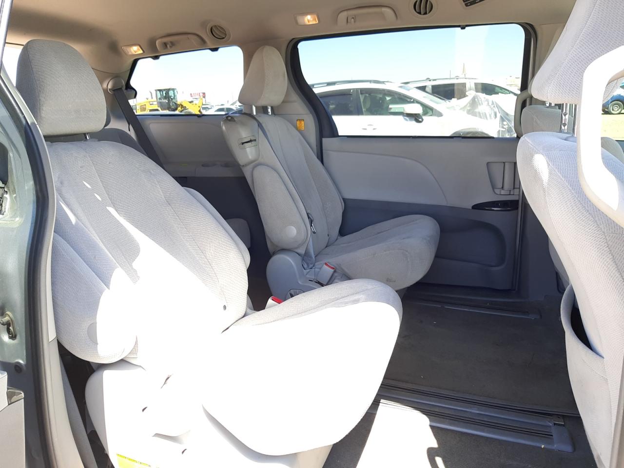 Photo 6 from auction – 2013 TOYOTA SIENNA LE with VIN 5TDKK3DC1DS374614