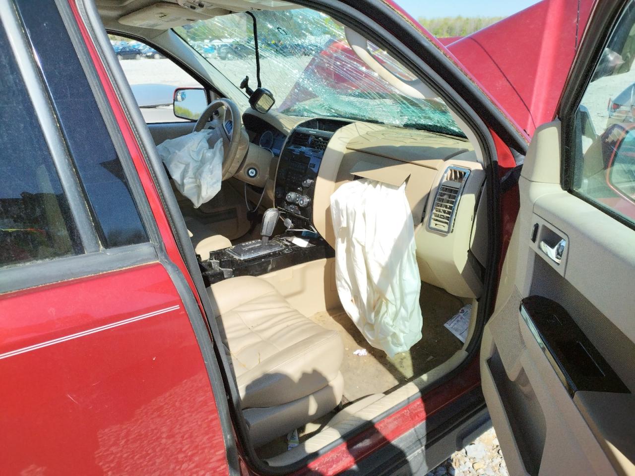 Photo 5 from auction – 2012 FORD ESCAPE LIM with VIN 1FMCU0EG1CKB41882