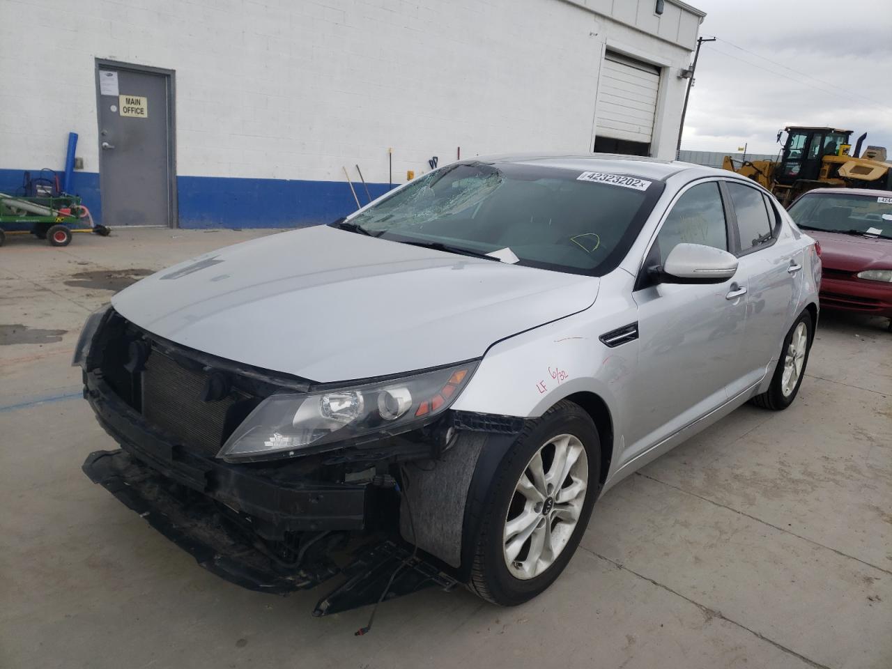Photo 2 from auction – 2011 KIA OPTIMA EX with VIN KNAGN4A75B5076075