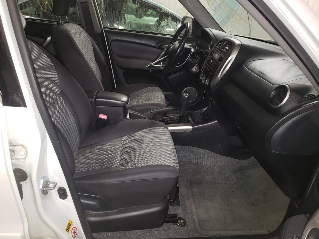 Photo 5 from auction – 2005 TOYOTA RAV4 with VIN JTEHD20V750071813