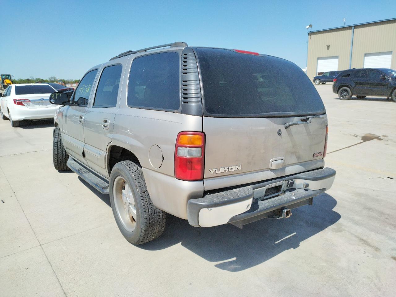 Photo 3 from auction – 2002 GMC YUKON with VIN 1GKEC13V02R324448