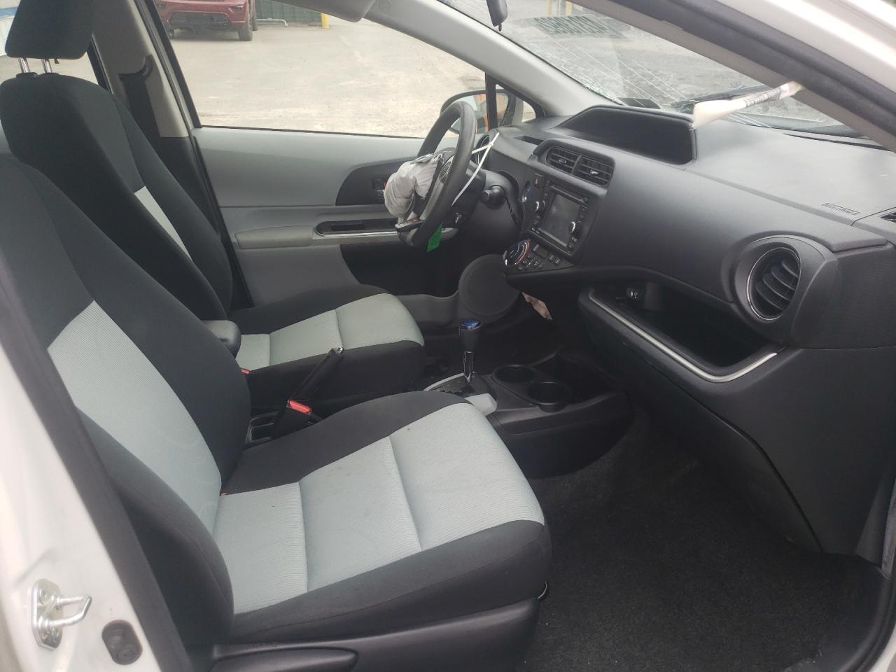 Photo 5 from auction – 2014 TOYOTA PRIUS C with VIN JTDKDTB34E1566797