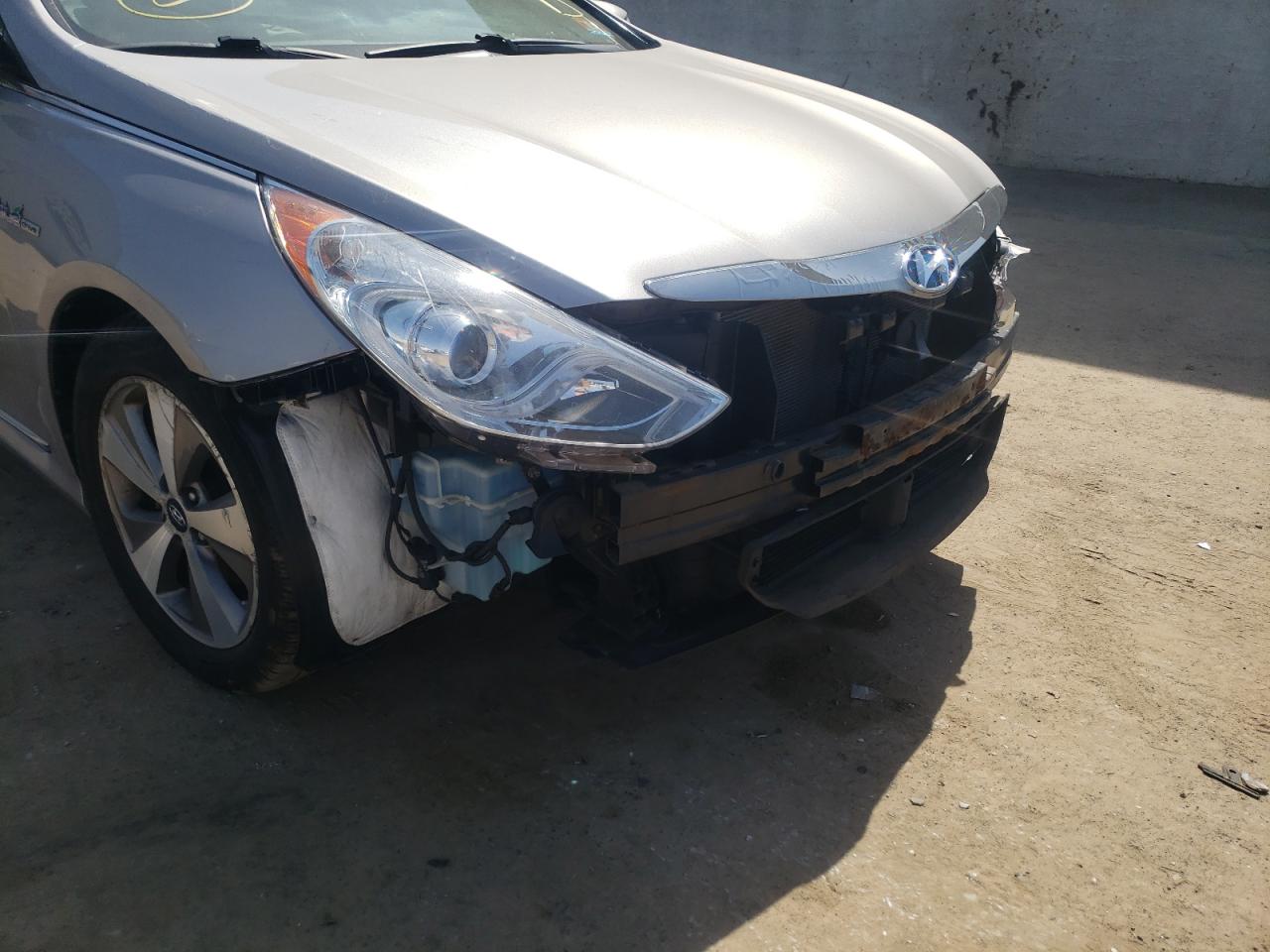 Photo 9 from auction – 2011 HYUNDAI SONATA HYB with VIN KMHEC4A40BA007187