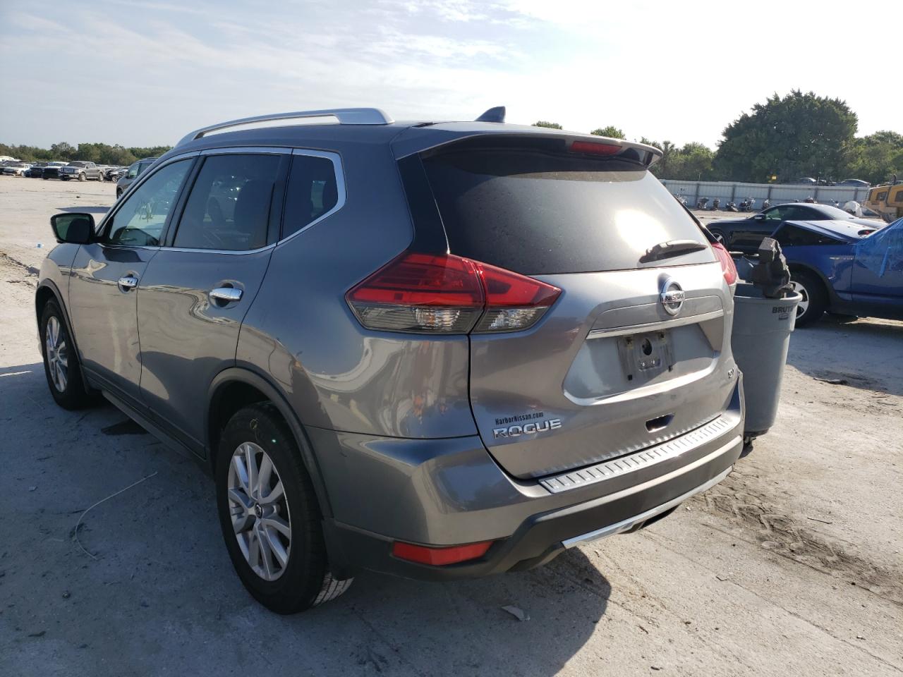 Photo 3 from auction – 2017 NISSAN ROGUE S with VIN KNMAT2MT7HP506889