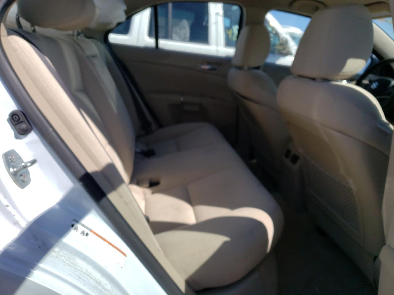 Photo 6 from auction – 2012 SUZUKI KIZASHI S with VIN JS2RF9A14C6100529
