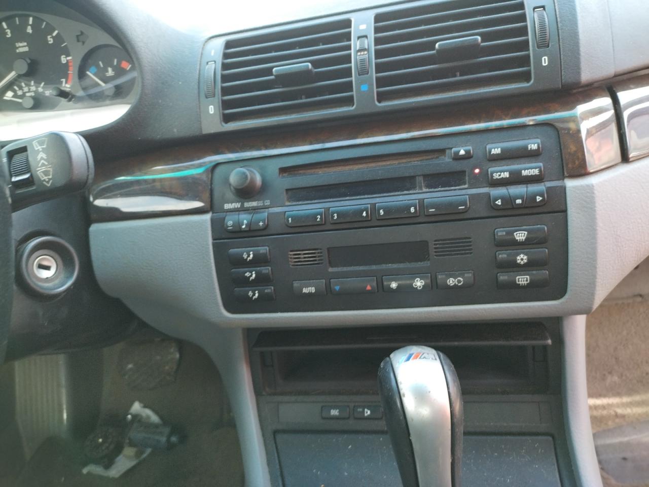 Photo 10 from auction – 2002 BMW 325 I with VIN WBAEV33482KL76411