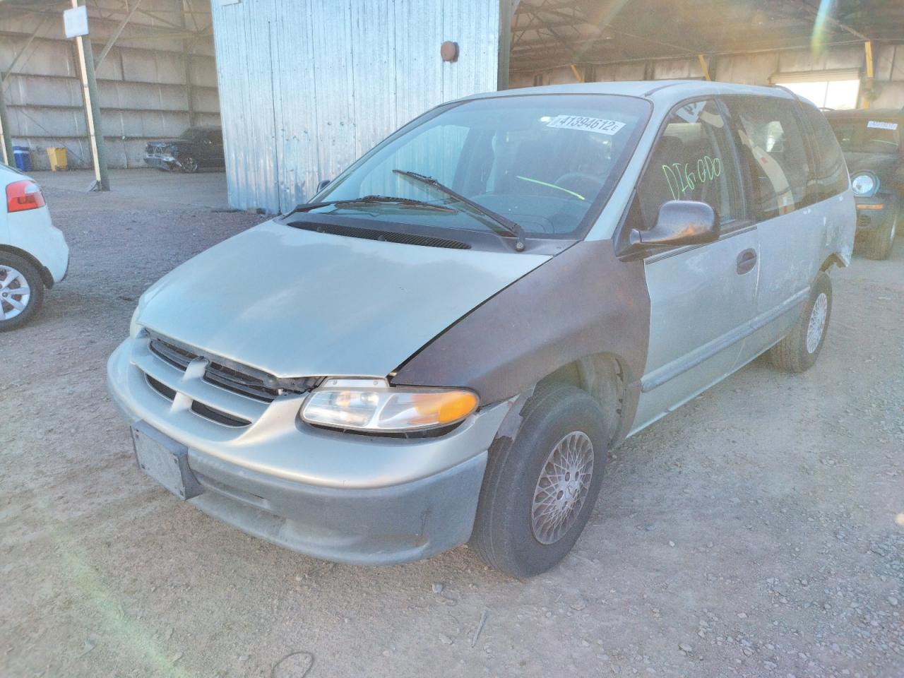 Photo 2 from auction – 2000 DODGE CARAVAN with VIN 2B4FP25B9YR869268