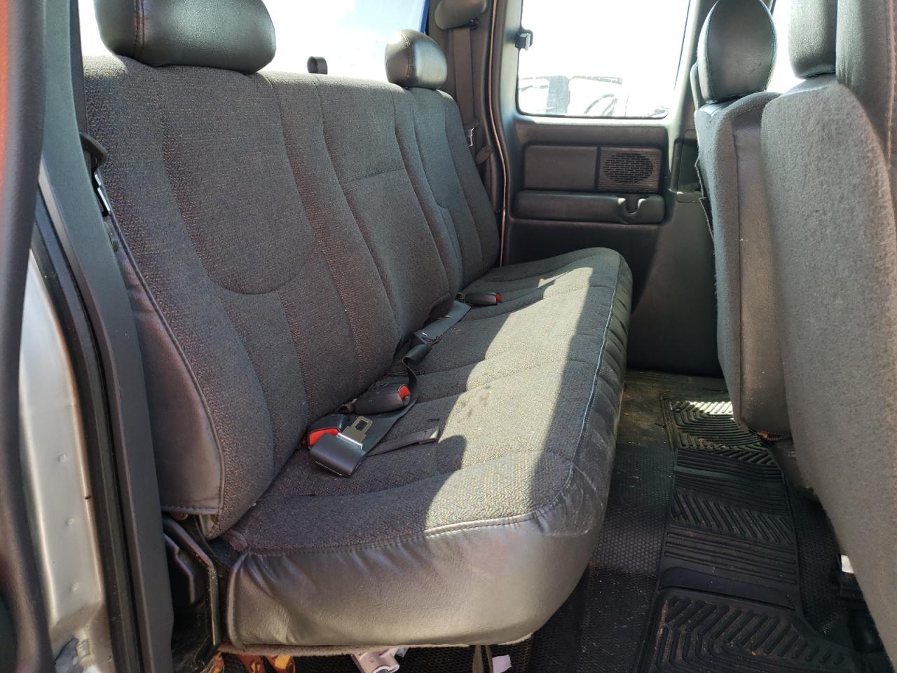 Photo 6 from auction – 2004 CHEVROLET SILVERADO with VIN 2GCEC19V041214336