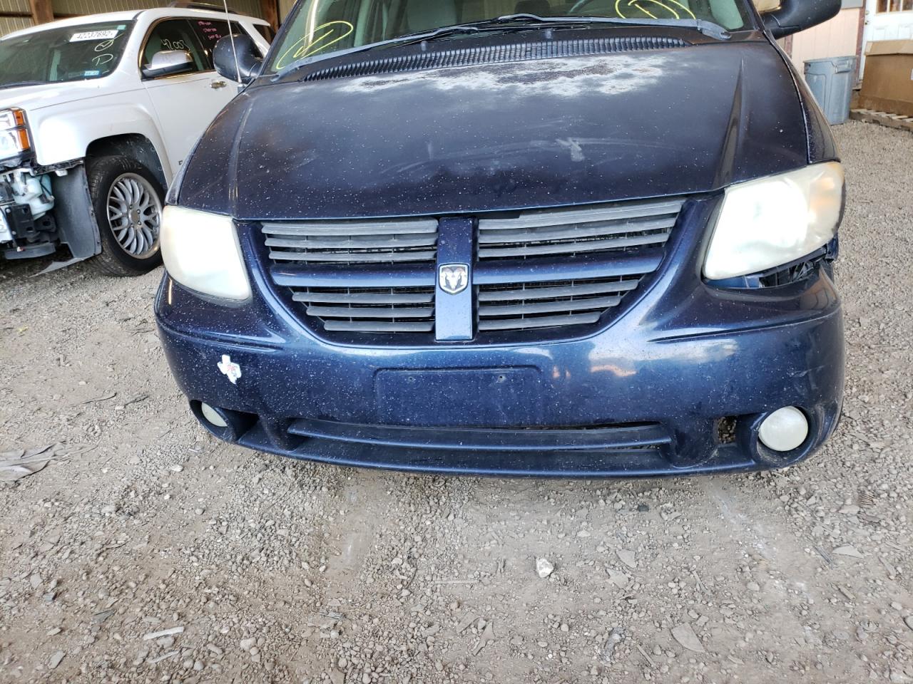 Photo 9 from auction – 2005 DODGE GRAND CARA with VIN 2D4GP44L95R392773