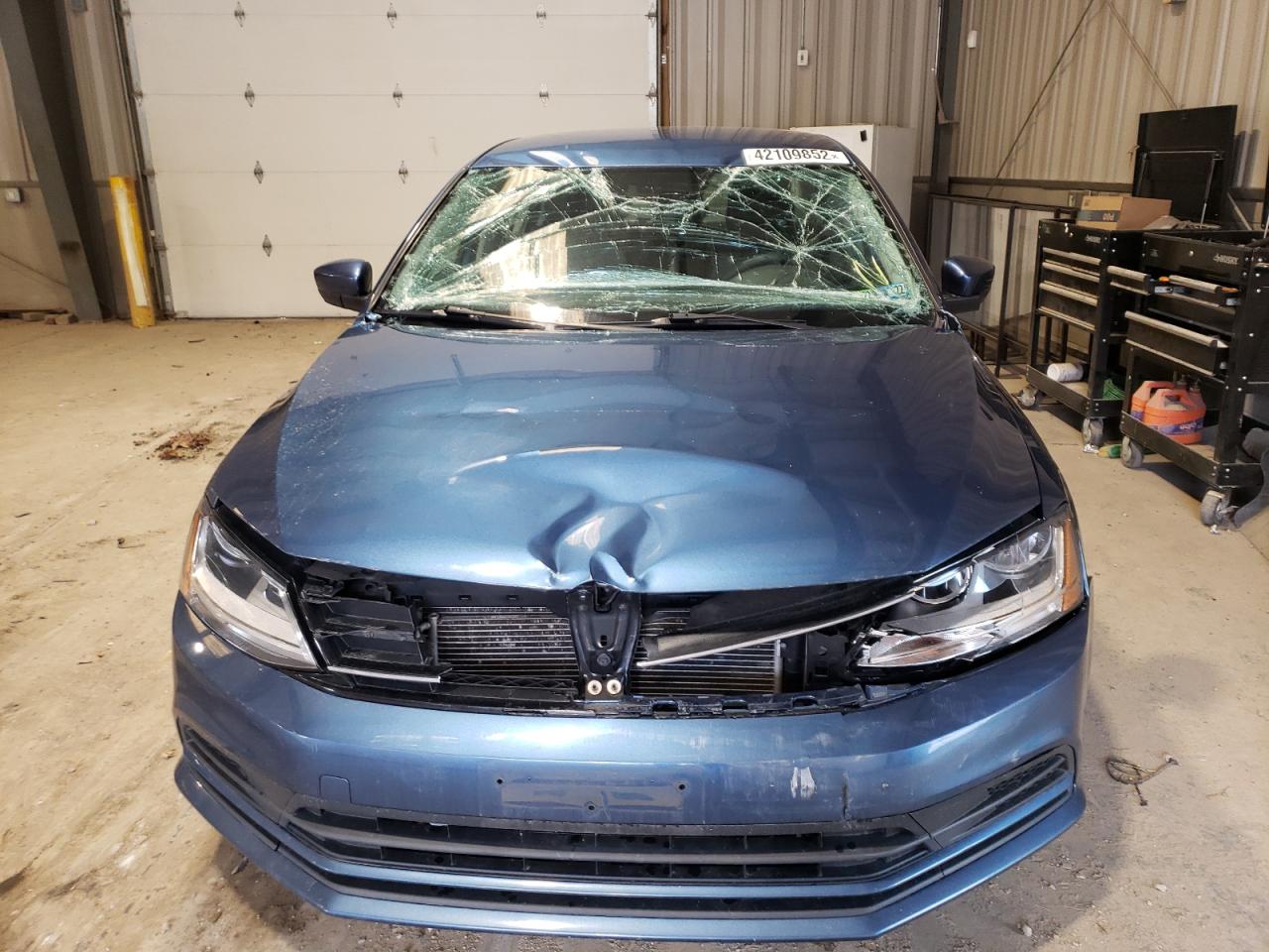 Photo 9 from auction – 2017 VOLKSWAGEN JETTA S with VIN 3VW2B7AJ3HM378449