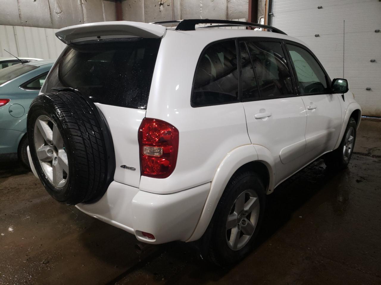Photo 4 from auction – 2005 TOYOTA RAV4 with VIN JTEHD20V750071813