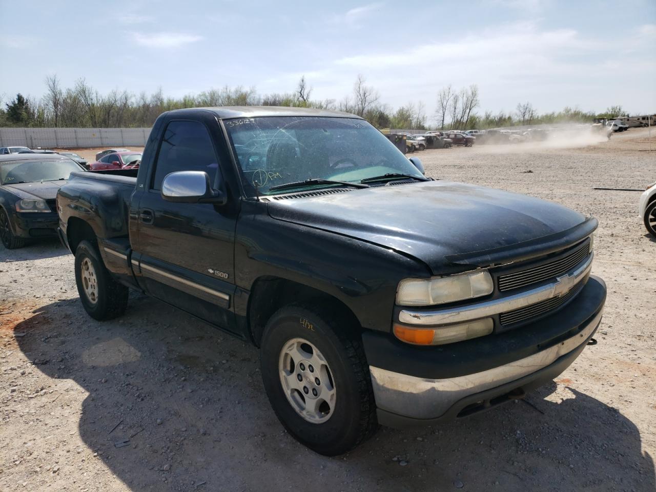 CHEVROLET silverado 2000 with VIN 1GCEK14VXYZ336127 - Photo from auction