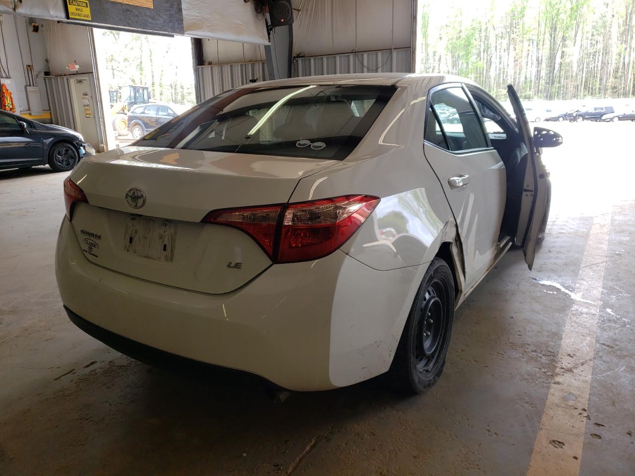 Photo 4 from auction – 2018 TOYOTA COROLLA L with VIN 5YFBURHE8JP826653