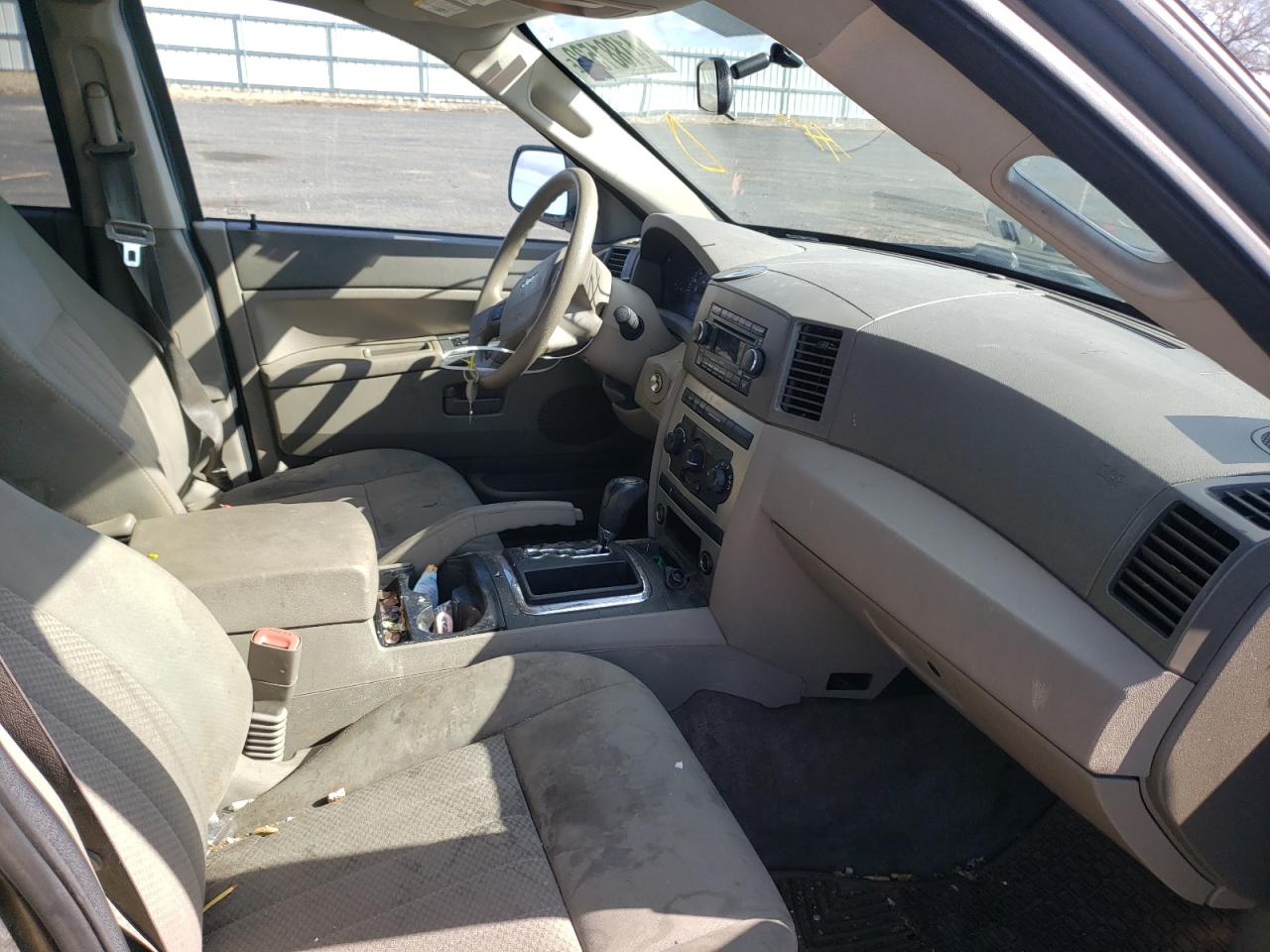 Photo 5 from auction – 2006 JEEP GRAND CHER with VIN 1J4GR48K96C330240