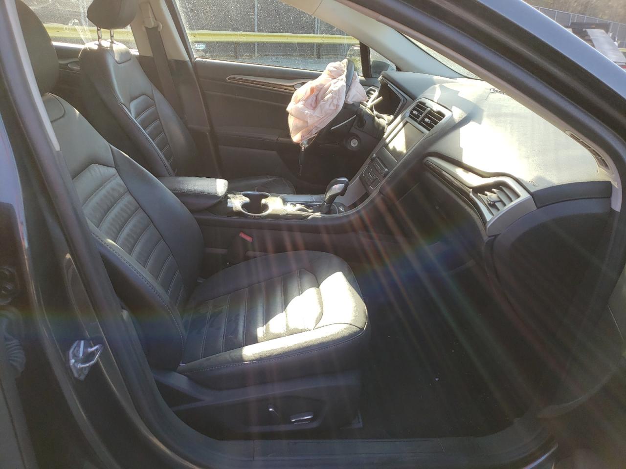 Photo 5 from auction – 2016 FORD FUSION SE with VIN 3FA6P0HD2GR374381